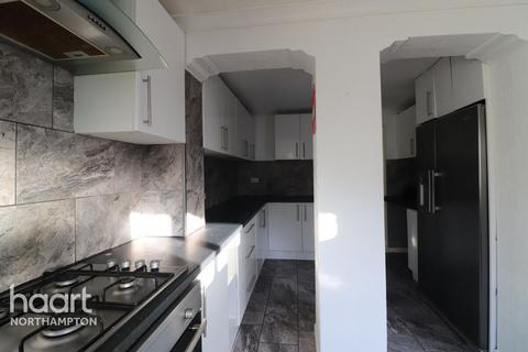 3 bedroom terraced house to rent, Elmington Road, Northampton