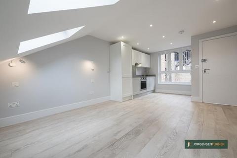 Studio to rent, Glengall Road, London, NW6