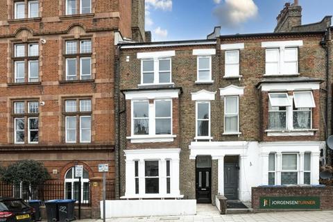 Studio to rent, Glengall Road, London, NW6