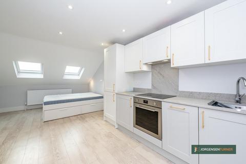 Studio to rent, Glengall Road, Kilburn, NW6