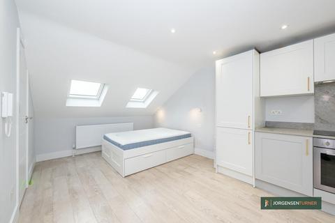 Studio to rent, Glengall Road, Kilburn, NW6