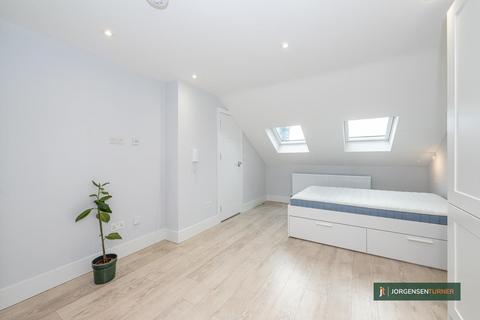 Studio to rent, Glengall Road, Kilburn, NW6
