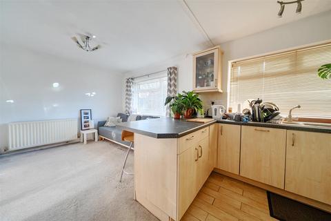 2 bedroom flat for sale, Gaston Avenue, Keynsham, Bristol