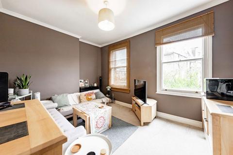 2 bedroom flat to rent, Godolphin Road, London W12