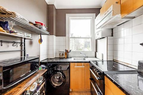 2 bedroom flat to rent, Godolphin Road, London W12