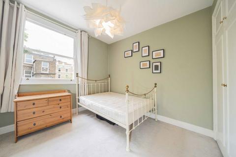 2 bedroom flat to rent, Godolphin Road, London W12