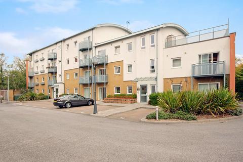 2 bedroom flat to rent, Trafalgar Gardens, Crawley RH10