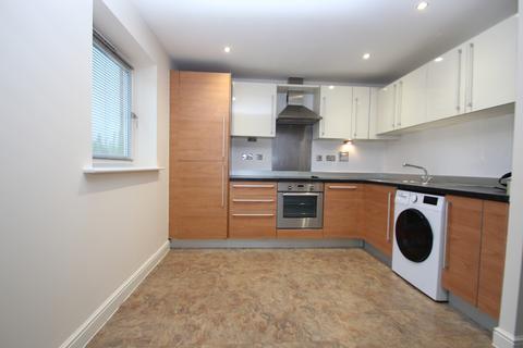 2 bedroom flat to rent, Trafalgar Gardens, Crawley RH10