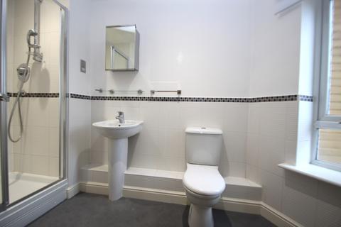 2 bedroom flat to rent, Trafalgar Gardens, Crawley RH10