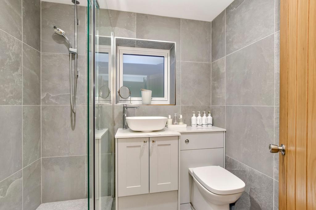 Ensuite to Study/Bedroom 5