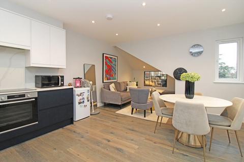 2 bedroom flat to rent, Twyford Avenue, London W3
