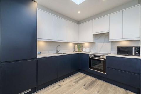 2 bedroom flat to rent, Twyford Avenue, London W3