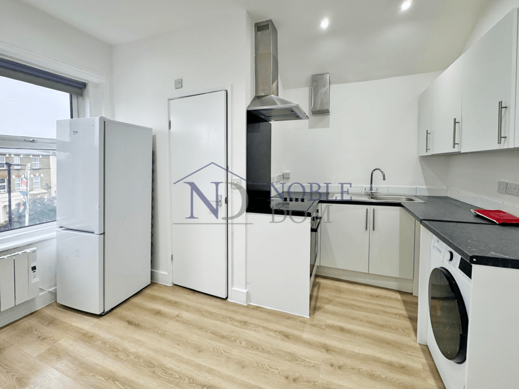 Self-contained studio flat in Hounslow