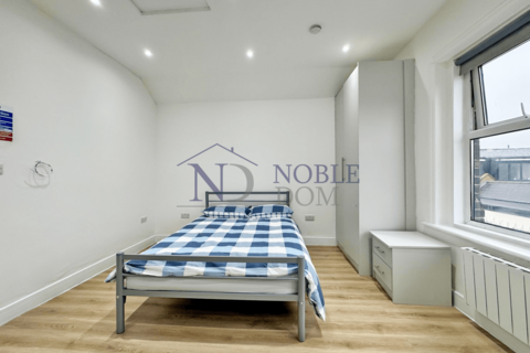 Studio to rent, Whitton Road, Hounslow, TW3