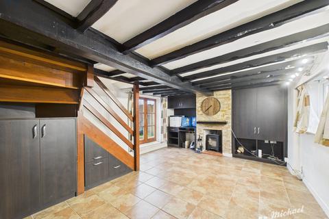 2 bedroom cottage for sale, Bicester Road, Kingswood