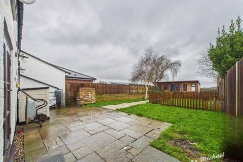 2 bedroom cottage for sale, Bicester Road, Kingswood