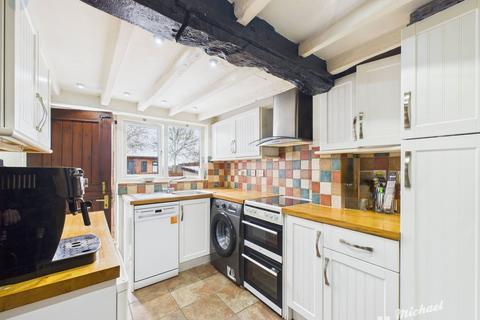 2 bedroom cottage for sale, Bicester Road, Kingswood