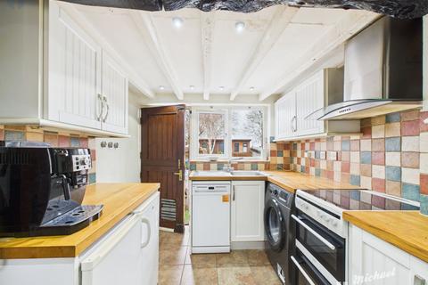 2 bedroom cottage for sale, Bicester Road, Kingswood