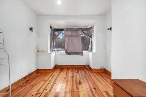 2 bedroom property for sale, Holbrook Road, Stratford, E15