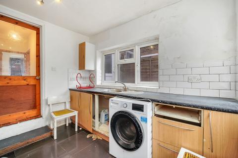 2 bedroom property for sale, Holbrook Road, Stratford, E15