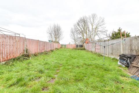 3 bedroom terraced house for sale, Bell Farm Avenue, Dagenham RM10