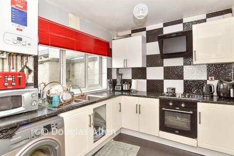 3 bedroom terraced house for sale, Bell Farm Avenue, Dagenham RM10
