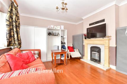 3 bedroom terraced house for sale, Bell Farm Avenue, Dagenham RM10