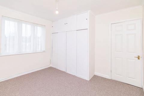3 bedroom terraced house to rent, Rochester Road, Kent DA12
