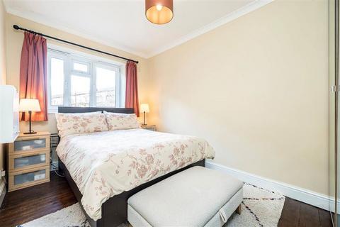 1 bedroom flat for sale, Winchester Close, London SE17
