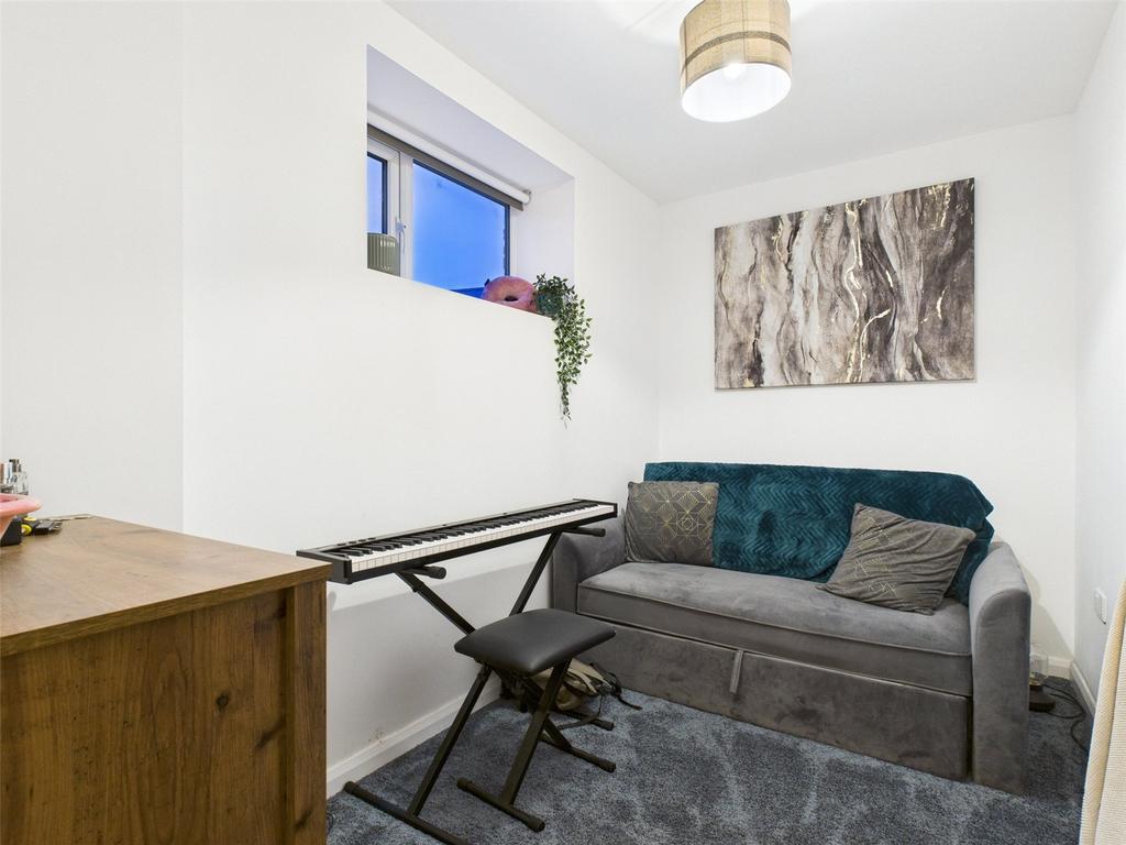 Bedroom / Office