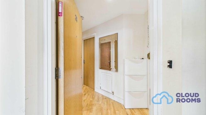 Chrisp-street-e14-3le-1022854