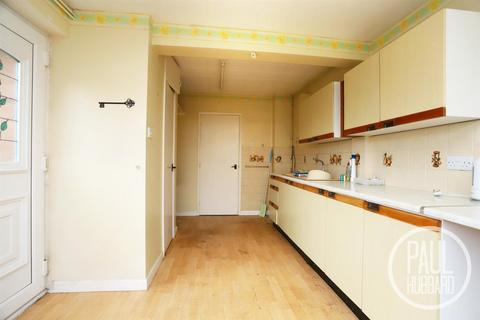 2 bedroom semi-detached bungalow for sale, Morton Road, Lowestoft, NR33