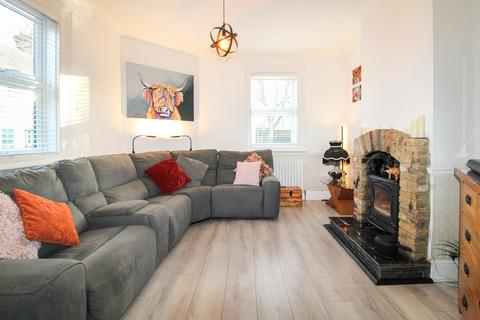 3 bedroom end of terrace house for sale, High Street,  Farnborough , GU14