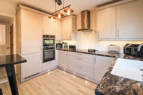 3 bedroom end of terrace house for sale, High Street,  Farnborough , GU14