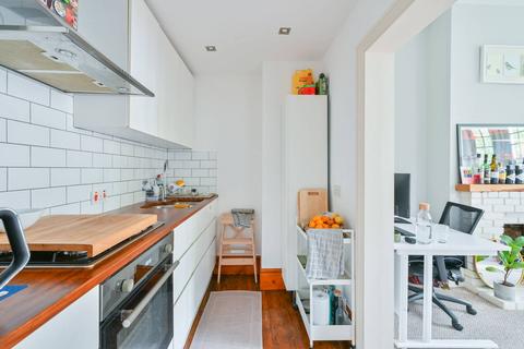 1 bedroom flat to rent, Isledon Road, Islington, London, N7