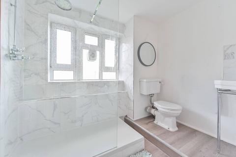 3 bedroom flat for sale, Rashleigh Court, Battersea, London, SW8