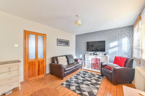 3 bedroom flat for sale, Rashleigh Court, Battersea, London, SW8