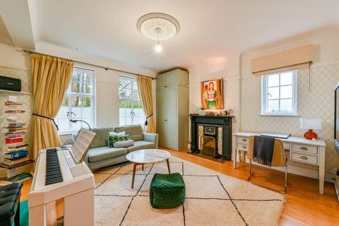 3 bedroom flat for sale, Connaught Gardens, Muswell Hill, London, N10