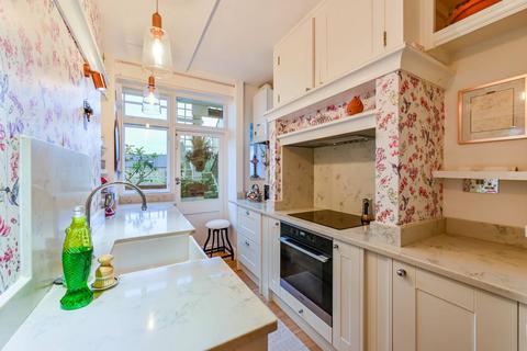 3 bedroom flat for sale, Connaught Gardens, Muswell Hill, London, N10