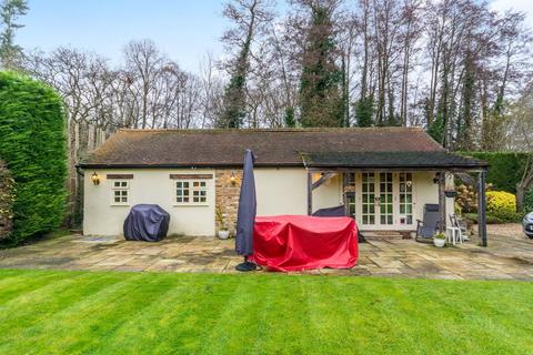 1 bedroom detached house to rent, Chobham, GU24, Woking, GU24
