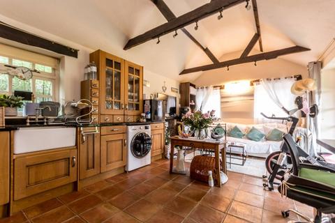 1 bedroom detached house to rent, Chobham, GU24, Woking, GU24