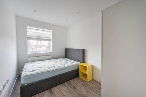 3 bedroom flat to rent, .West India Dock Road, Canary Wharf, London, E14