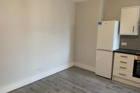 2 bedroom flat to rent, Station Road, Edgware HA8