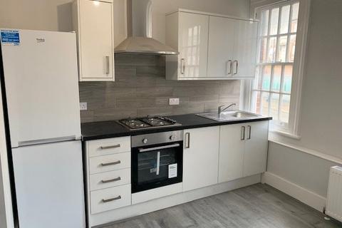 2 bedroom flat to rent, Station Road, Edgware HA8