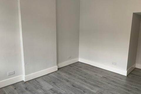 2 bedroom flat to rent, Station Road, Edgware HA8