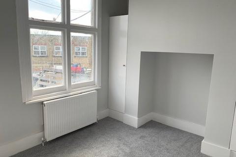 2 bedroom flat to rent, Station Road, Edgware HA8