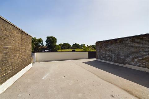 3 bedroom maisonette to rent, Gossops Parade, Gossops Green, Crawley, West Sussex, RH11