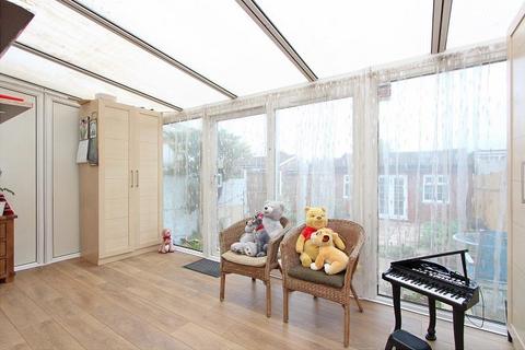 3 bedroom terraced house for sale, Ellesmere Road Greenford