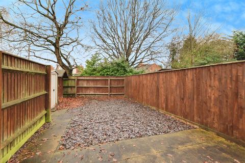 3 bedroom end of terrace house for sale, Salisbury Close, Crewe