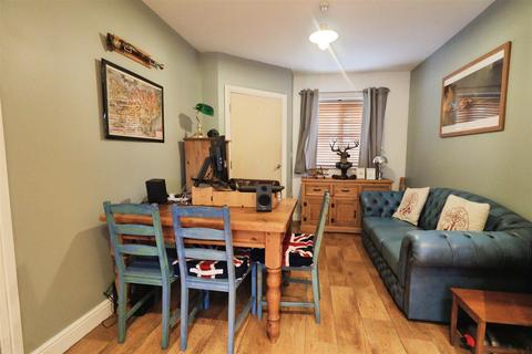3 bedroom end of terrace house for sale, Salisbury Close, Crewe